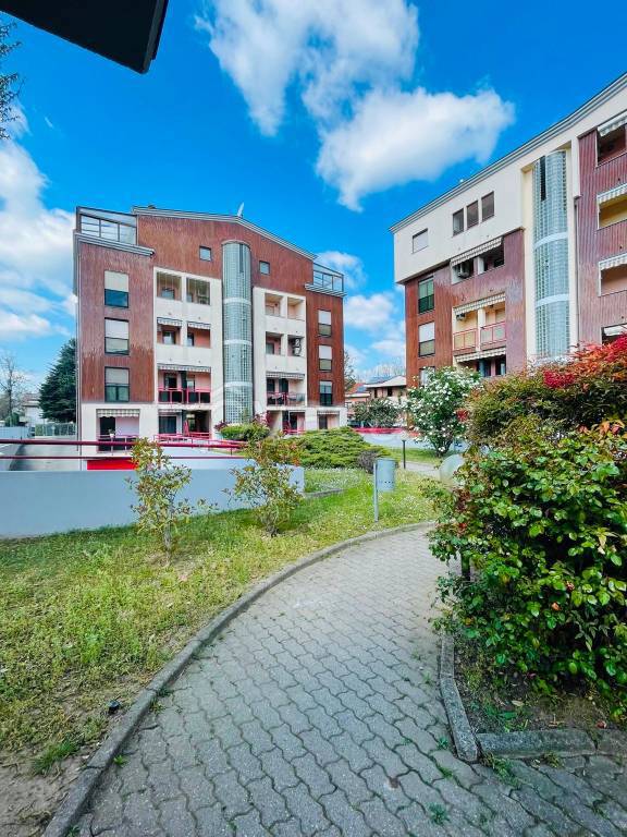appartamento in vendita a Rho in zona Passirana