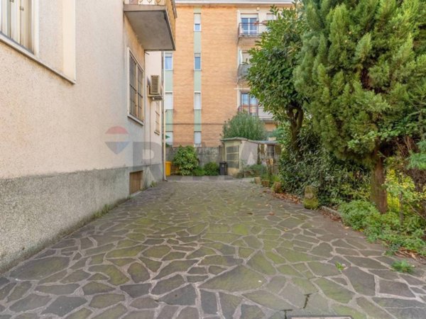 casa indipendente in vendita a Rho in zona Castellazzo