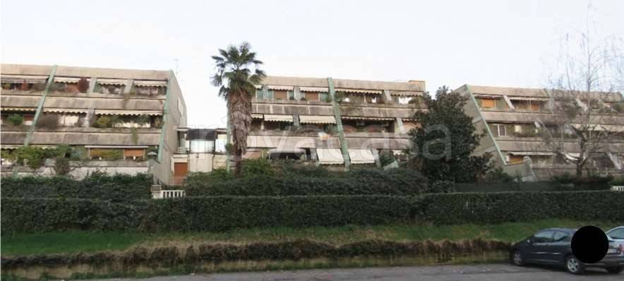 appartamento in vendita a Rho in zona Mazzo