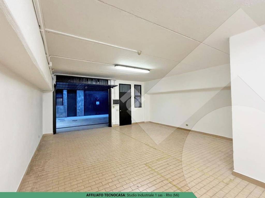 locale commerciale in vendita a Rho in zona Mazzo