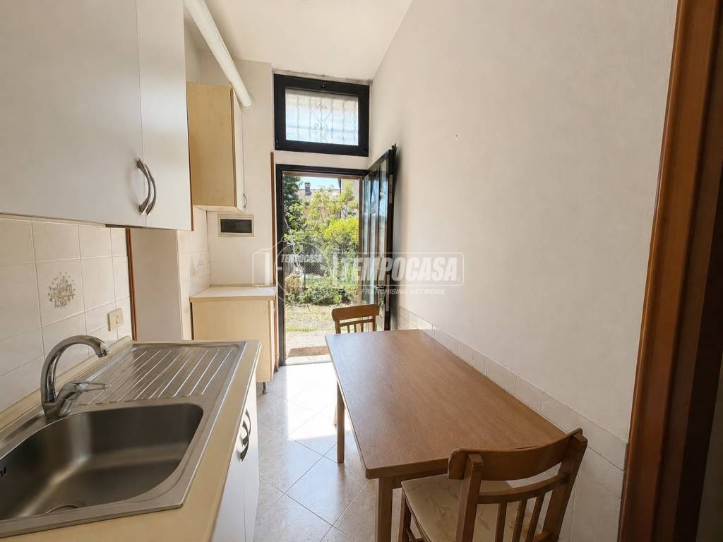 appartamento in vendita a Rho in zona Biringhello