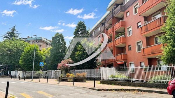 appartamento in vendita a Rho in zona Mazzo