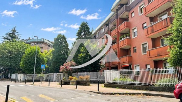 appartamento in vendita a Rho in zona Mazzo