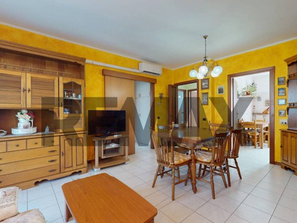 appartamento in vendita a Rho in zona Mazzo