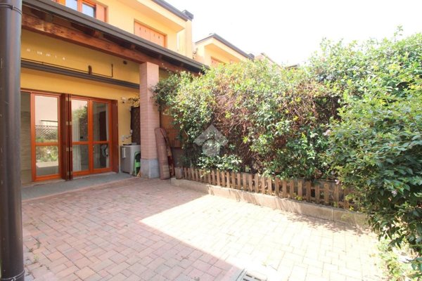 appartamento in vendita a Rho in zona Castellazzo