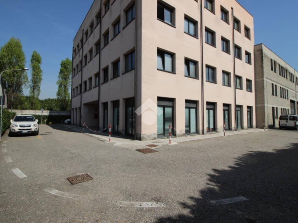 ufficio in vendita a Rho in zona Pantanedo