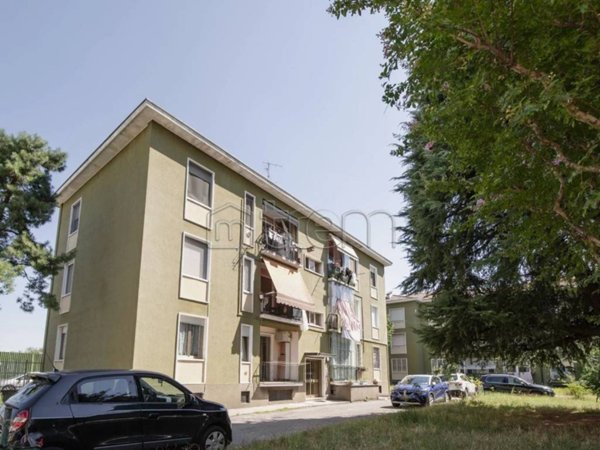 appartamento in vendita a Rho in zona Biringhello