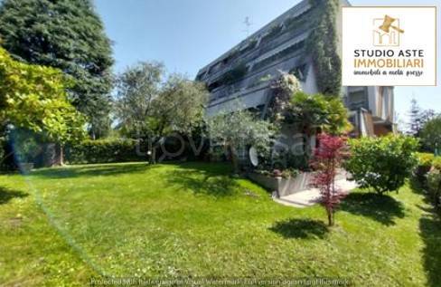 appartamento in vendita a Rho in zona Mazzo