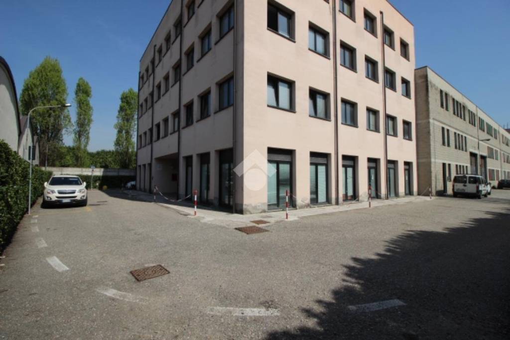 ufficio in vendita a Rho in zona Pantanedo