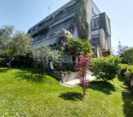 appartamento in vendita a Rho in zona Mazzo