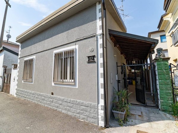 casa indipendente in vendita a Rho