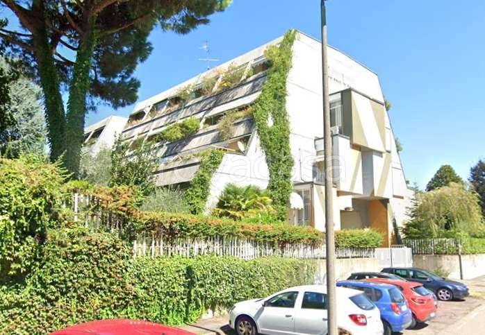appartamento in vendita a Rho in zona Mazzo