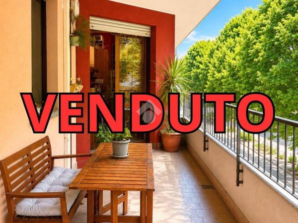 appartamento in vendita a Rho in zona Ghisolfa