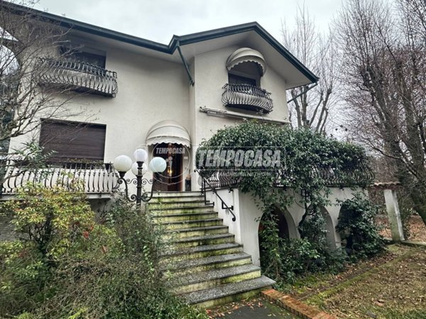 casa indipendente in vendita a Rho in zona Castellazzo