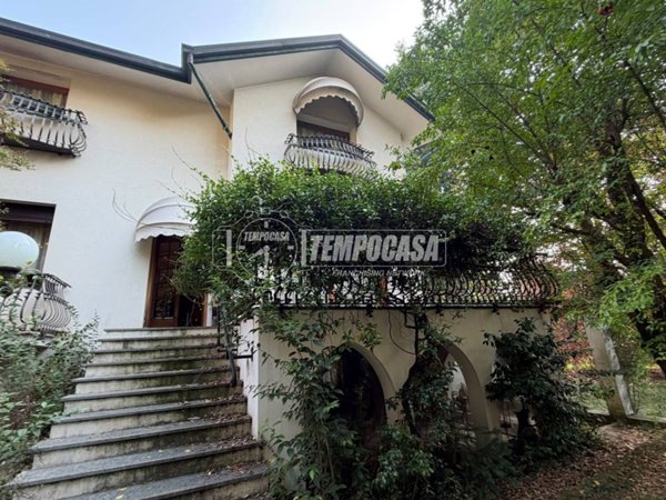 casa indipendente in vendita a Rho in zona Castellazzo