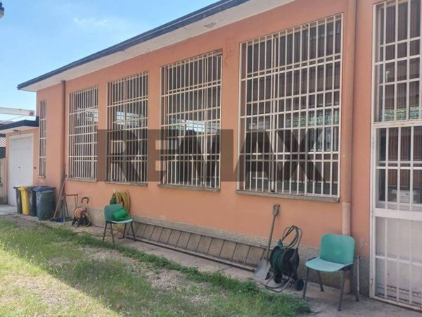 negozio in vendita a Rho
