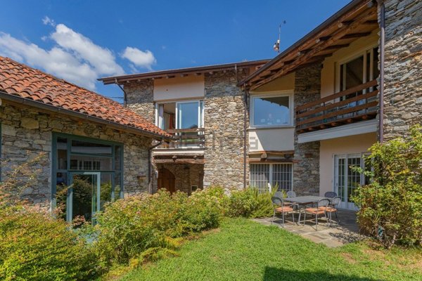casa indipendente in vendita a Rho in zona Mazzo