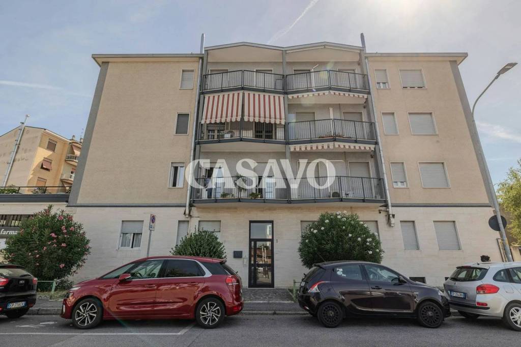 appartamento in vendita a Rho in zona Ghisolfa
