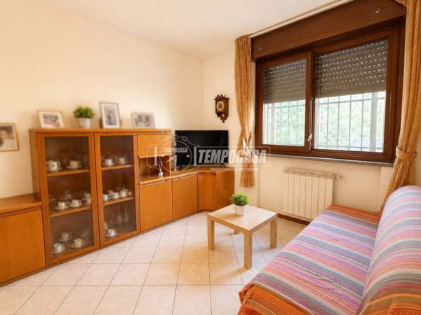appartamento in vendita a Rho in zona Lucernate
