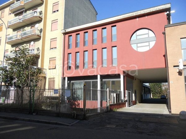 locale commerciale in vendita a Rho