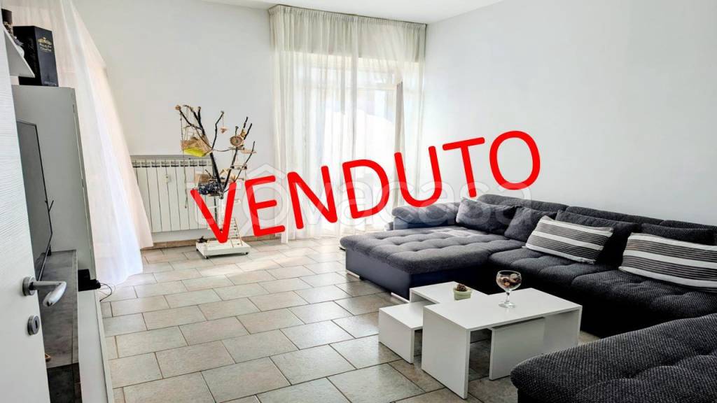 appartamento in vendita a Rho in zona Biringhello