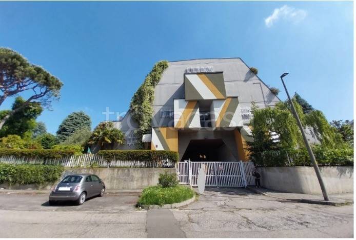appartamento in vendita a Rho in zona Mazzo