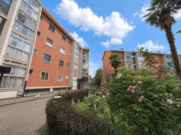 appartamento in vendita a Rho in zona Lucernate