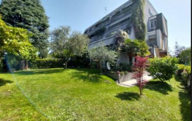 appartamento in vendita a Rho in zona Mazzo