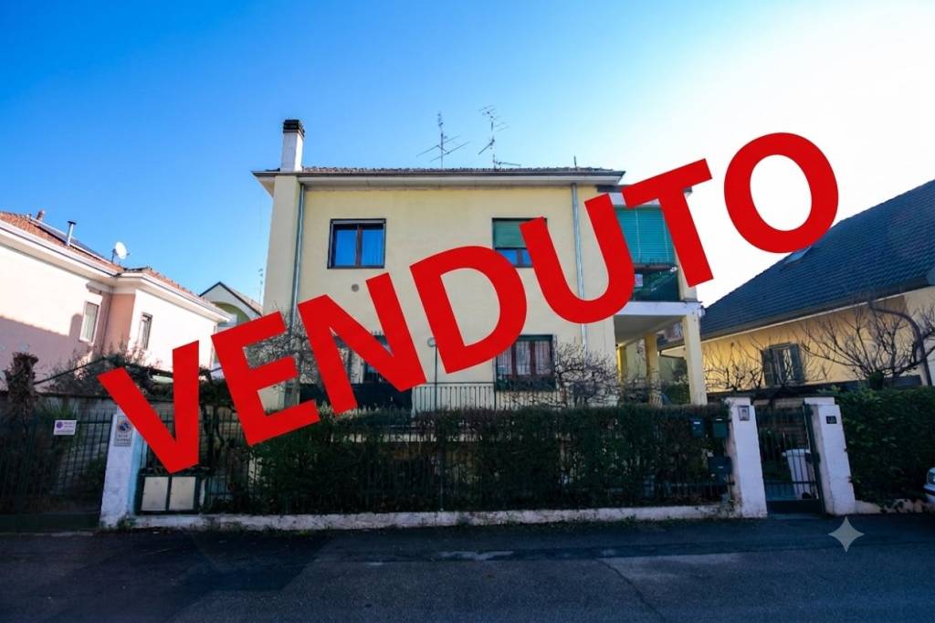 appartamento in vendita a Rho in zona Castellazzo