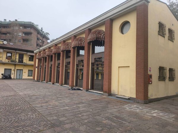 intera palazzina in vendita a Rho in zona Mazzo