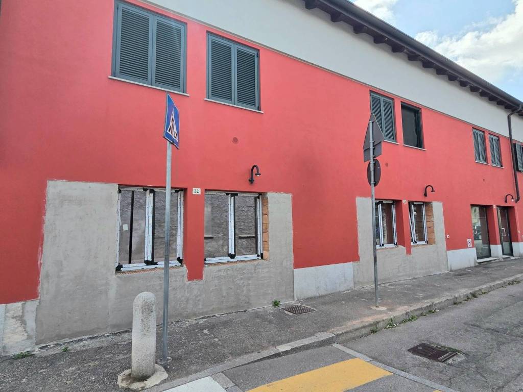 appartamento in vendita a Rho in zona Lucernate