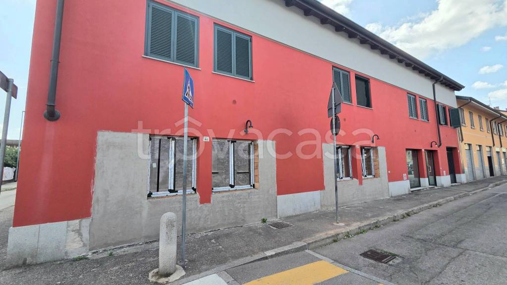 appartamento in vendita a Rho in zona Lucernate