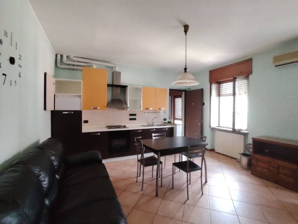 appartamento in vendita a Rho in zona Biringhello
