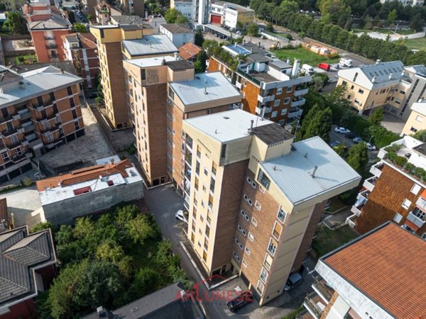 appartamento in vendita a Rho in zona Biringhello