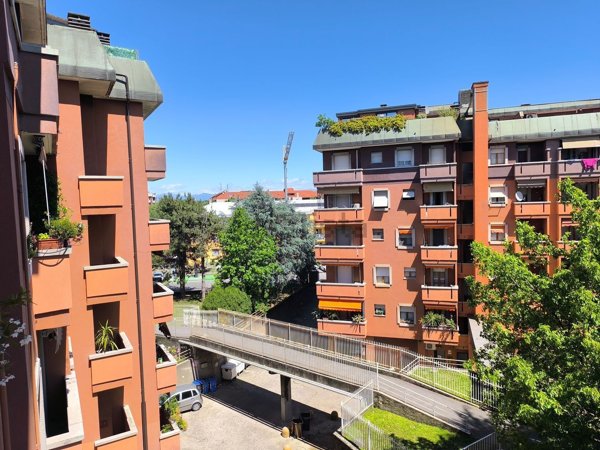 appartamento in vendita a Rho in zona Mazzo