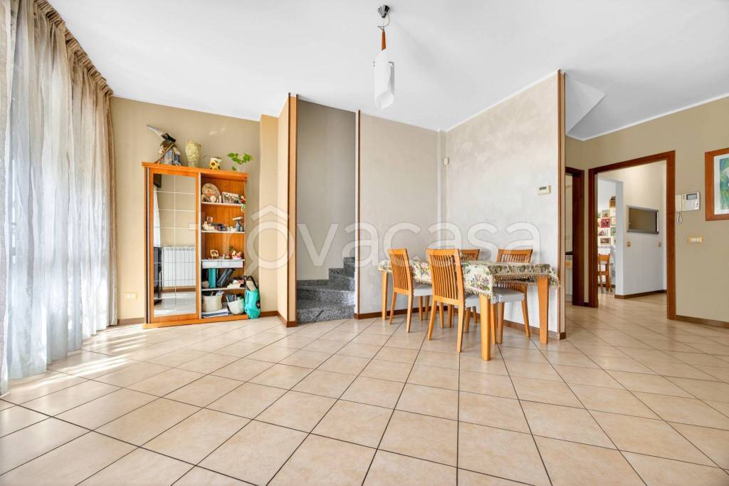 appartamento in vendita a Rho in zona Ghisolfa