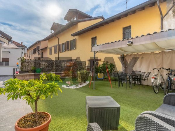 casa indipendente in vendita a Rho