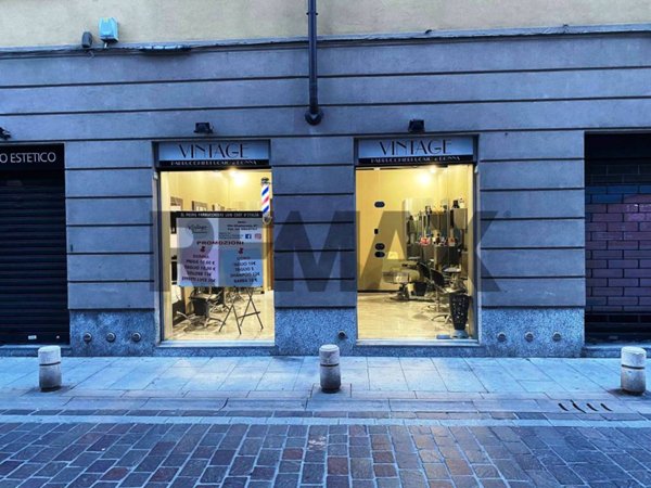 negozio in vendita a Rho
