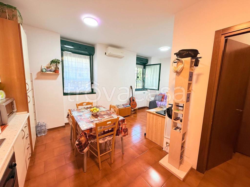 appartamento in vendita a Rho in zona Castellazzo