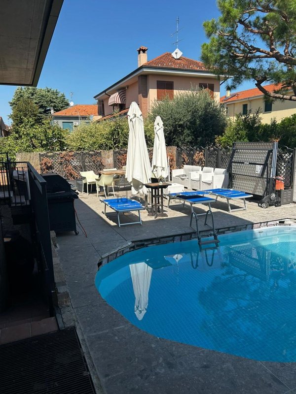 casa indipendente in vendita a Rho in zona Terrazzano