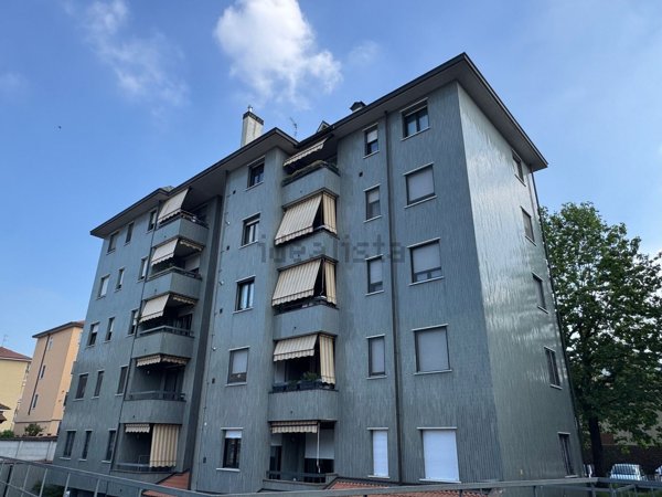appartamento in vendita a Rho in zona Biringhello