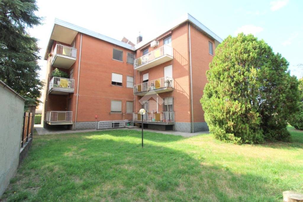 appartamento in vendita a Rho in zona Castellazzo