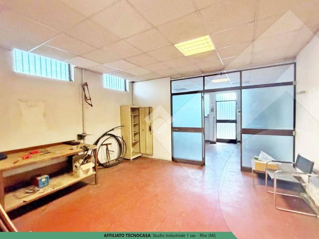 locale commerciale in vendita a Rho