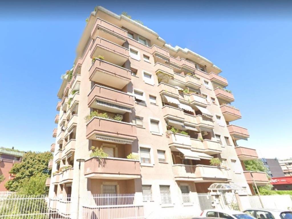 appartamento in vendita a Rho in zona Mazzo