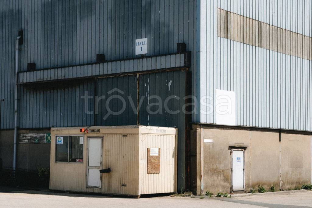 locale commerciale in vendita a Rho