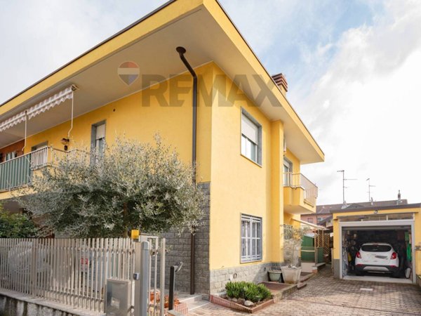 casa indipendente in vendita a Rho in zona Terrazzano