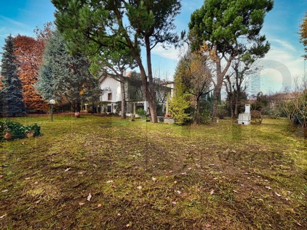 casa indipendente in vendita a Rho