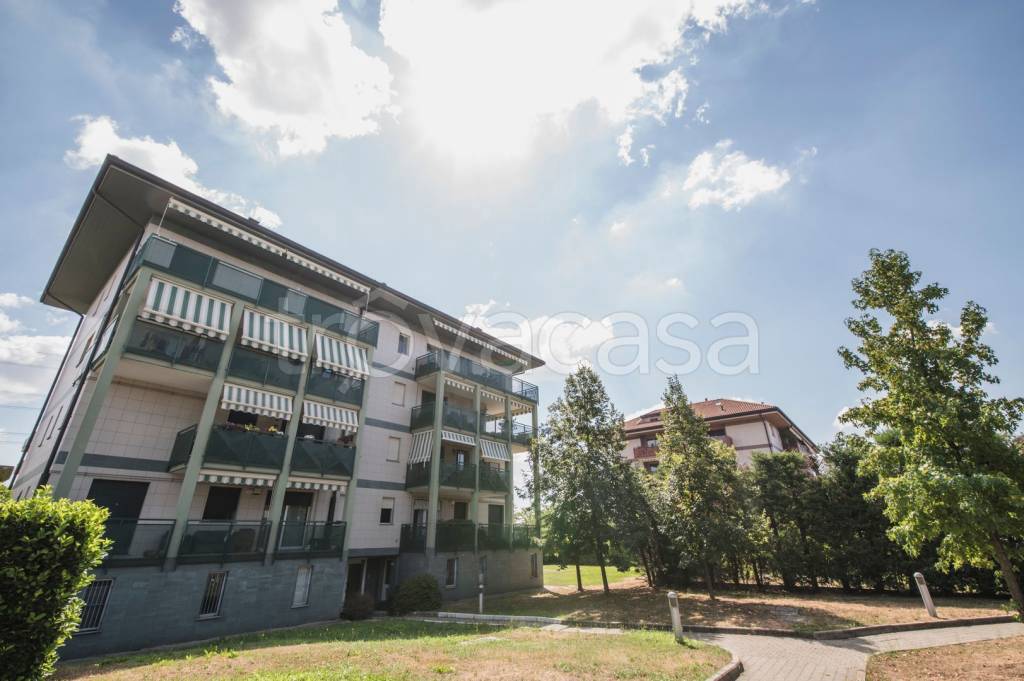 appartamento in vendita a Rho in zona Pantanedo