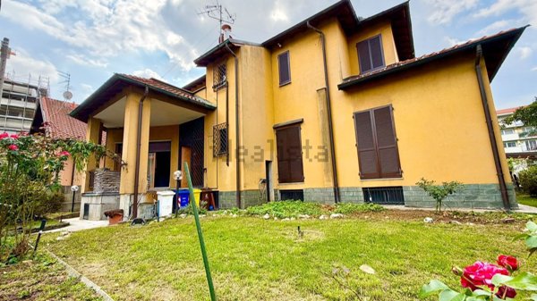 casa indipendente in vendita a Rho