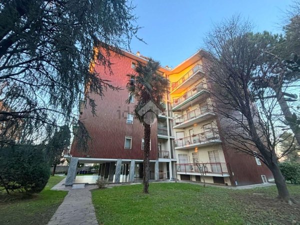appartamento in vendita a Rho in zona Ghisolfa